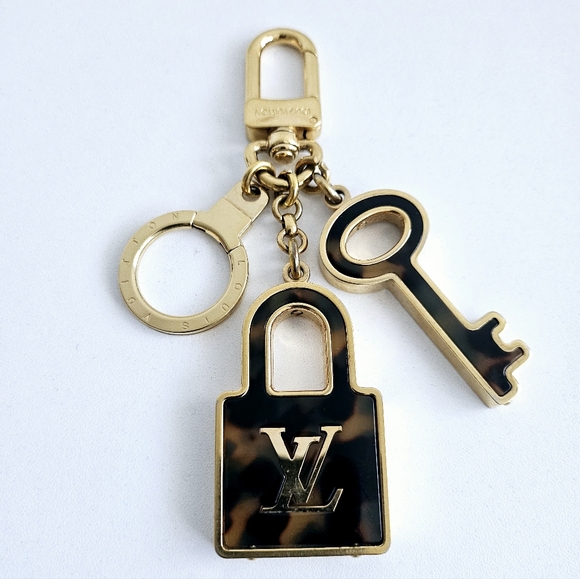 Louis Vuitton Tortoise Shell Resin Bag Charm/Key Chain - Picture 2 of 4
